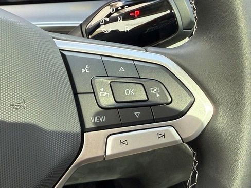 New 2025 Volkswagen Tiguan SE image 11