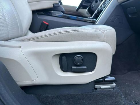 Used 2017 Land Rover Discovery HSE image 42