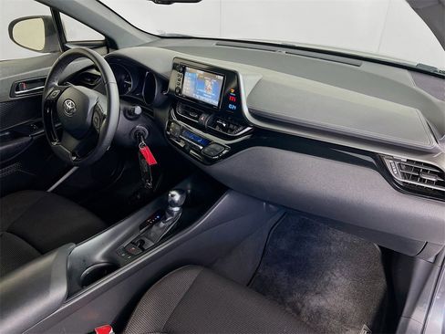 Used 2018 Toyota C-HR XLE image 26