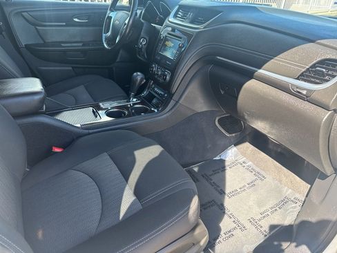 Used 2015 Chevrolet Traverse LT image 23
