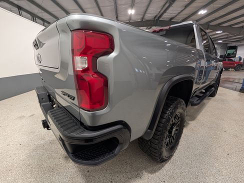 Used 2024 Chevrolet Silverado 2500 ZR2 w/ Technology Package AWD/4WD image 3
