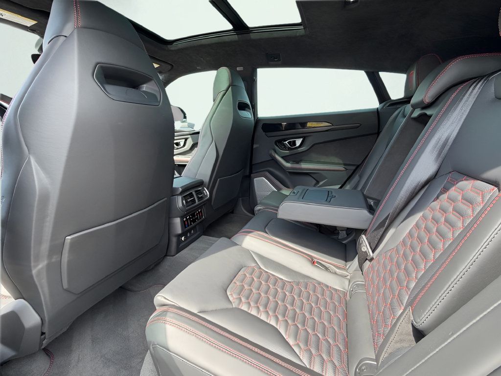 Used 2021 Lamborghini Urus AWD/4WD image 17