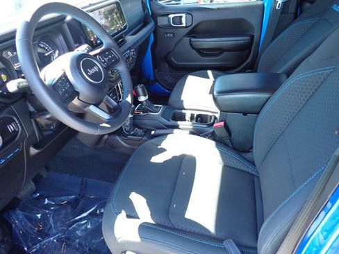 Used 2024 Jeep Wrangler Unlimited Rubicon 4xe w/ Convenience Group AWD/4WD image 10