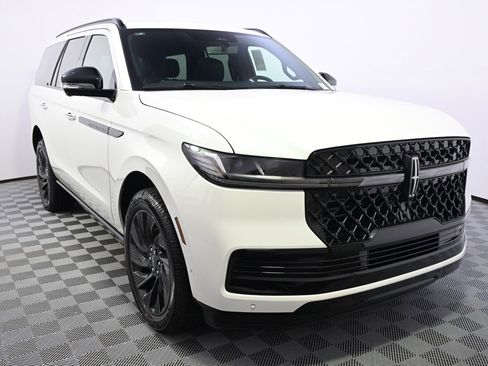 New 2025 Lincoln Navigator Reserve w/ Jet Appearance Package image 8