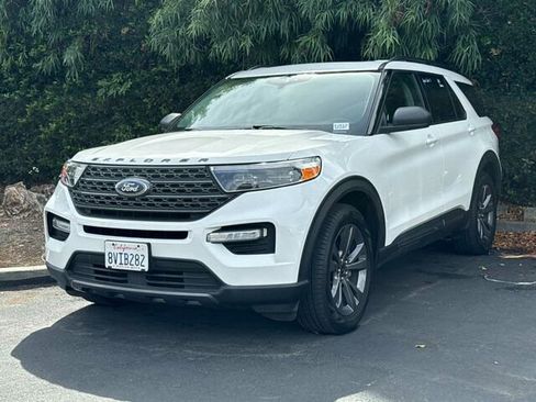 Used 2021 Ford Explorer XLT w/ Equipment Group 202A image 2