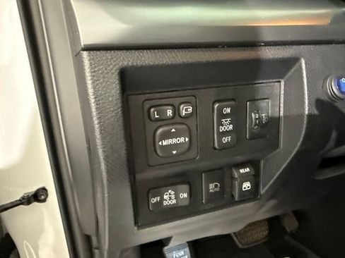 Used 2019 Toyota Tundra Platinum AWD/4WD image 18