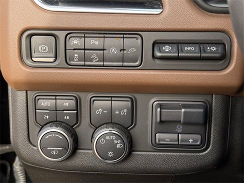 Used 2021 Chevrolet Suburban High Country image 24