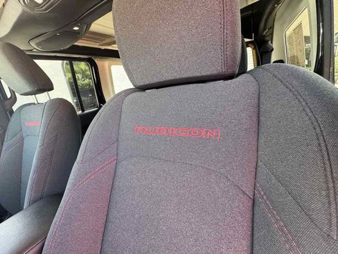 Used 2025 Jeep Wrangler Unlimited Rubicon w/ Convenience Group AWD/4WD image 19
