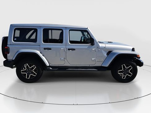 Used 2024 Jeep Wrangler Unlimited Sahara AWD/4WD image 4