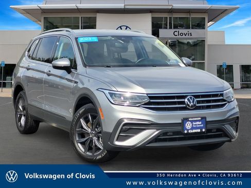 Used 2023 Volkswagen Tiguan SE FWD image 1