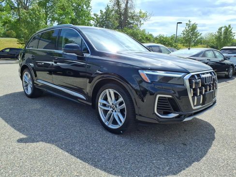 Used 2025 Audi Q3 2.0T Premium Plus w/ Premium Plus Package AWD/4WD image 4