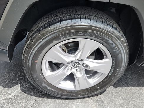 Used 2025 Toyota RAV4 XLE AWD/4WD image 27