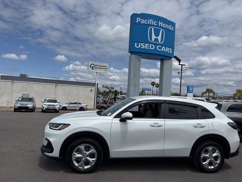 Certified 2024 Honda HR-V LX image 2
