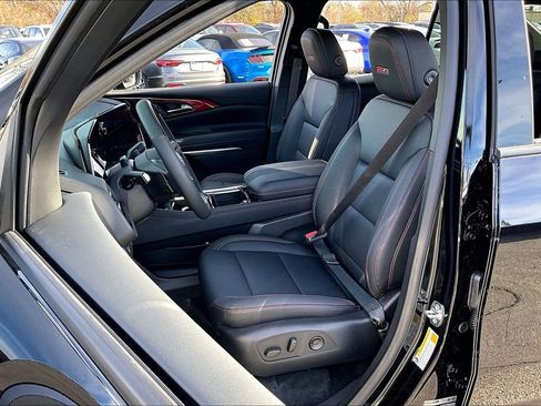 New 2026 Chevrolet Traverse Z71 w/ Enhanced Driving Package image 9