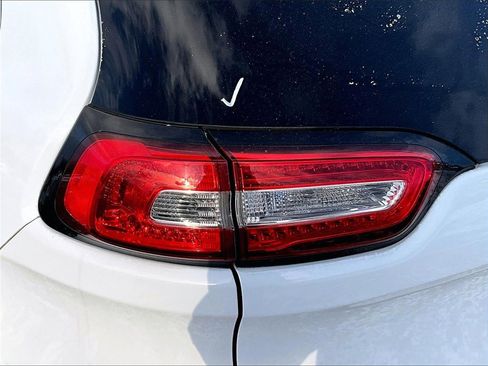 Used 2014 Jeep Cherokee Latitude w/ Comfort/Convenience Group image 27