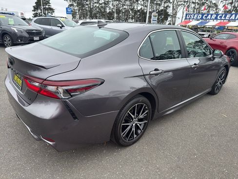 Used 2023 Toyota Camry SE w/ Protection Package (Q2) (TMS) FWD image 4