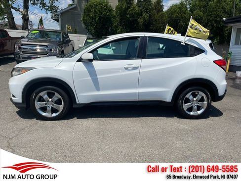 Used 2017 Honda HR-V LX image 6
