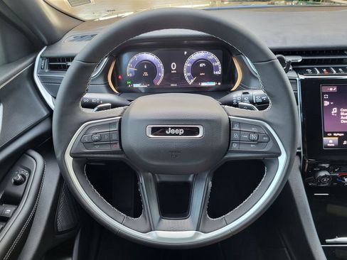 New 2025 Jeep Grand Cherokee Laredo w/ Luxury Tech Group I image 15