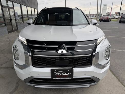 Used 2025 Mitsubishi Outlander SEL image 2