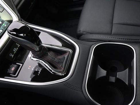 Certified 2025 Subaru Outback Limited image 33