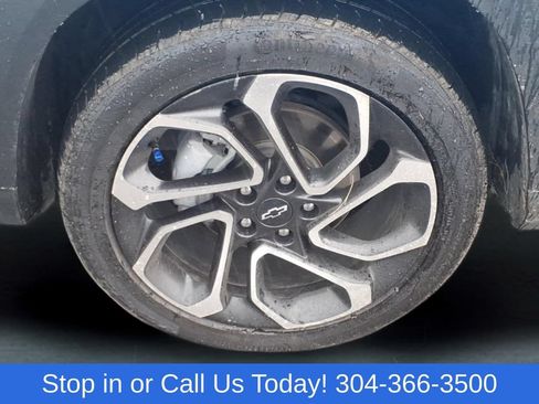 Used 2025 Chevrolet Trax RS FWD image 9