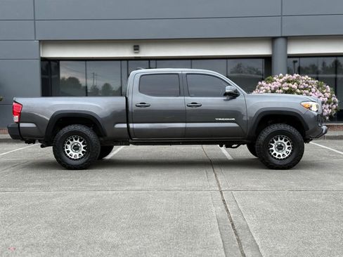 Used 2016 Toyota Tacoma TRD Off-Road w/ Towing Package AWD/4WD image 2