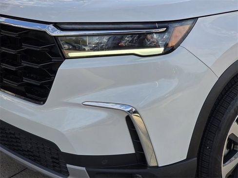 Used 2025 Honda Pilot Elite image 6