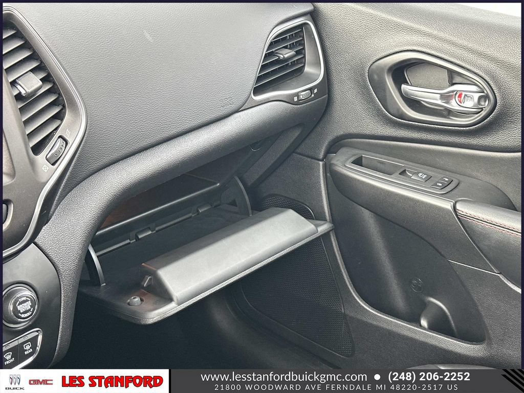Used 2021 Jeep Cherokee Trailhawk AWD/4WD image 33