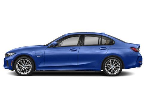 Used 2023 BMW 330e xDrive w/ M Sport Package AWD/4WD image 3