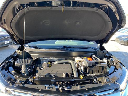 Used 2025 Chevrolet Equinox LT image 32