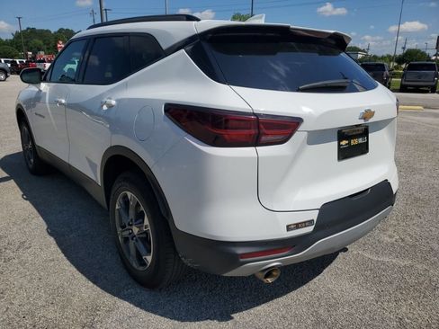 Used 2025 Chevrolet Blazer LT w/ Convenience Package FWD image 3