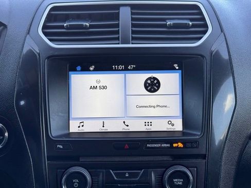 Used 2017 Ford Explorer XLT w/ Equipment Group 202A AWD/4WD image 23