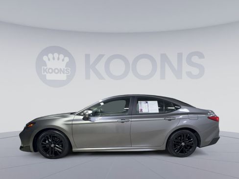 Used 2025 Toyota Camry SE FWD image 7