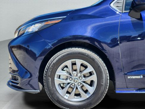 Used 2021 Toyota Sienna LE image 10