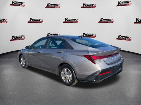 Certified 2025 Hyundai Elantra SE image 7