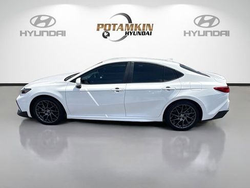 Used 2025 Toyota Camry SE w/ Convenience Package FWD image 8