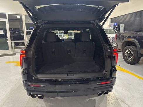 Used 2025 Chevrolet Traverse High Country w/ LPO, Floor Liner Package image 36