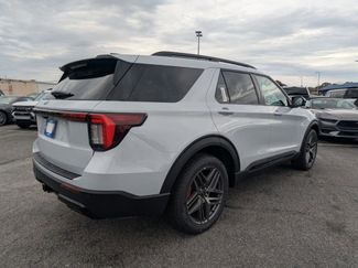 New 2026 Ford Explorer ST-Line w/ ST-Line Street Pack RWD video 4