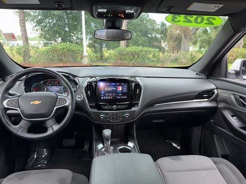 Used 2023 Chevrolet Traverse LT FWD image 17