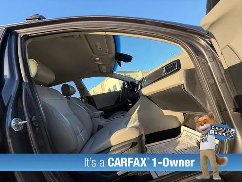 Used 2018 Kia Niro EX FWD image 28