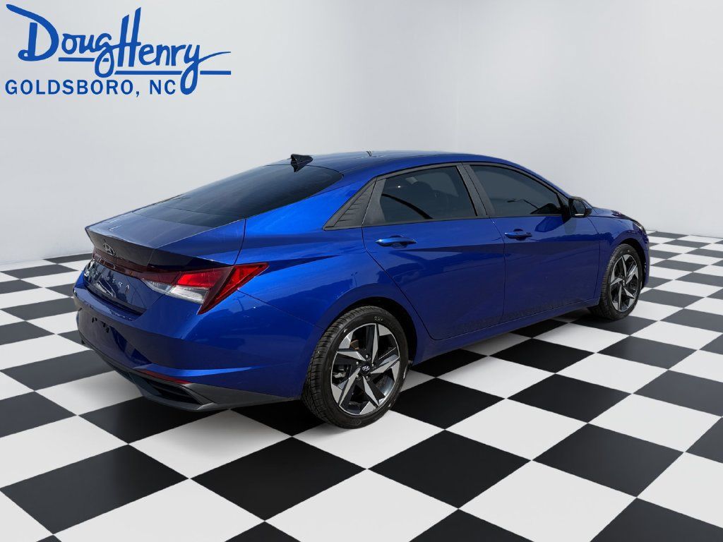 Used 2023 Hyundai Elantra SEL w/ Convenience Package FWD image 5