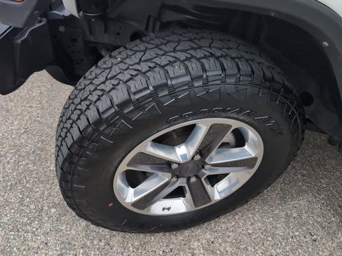 Used 2022 Jeep Wrangler Unlimited Sahara w/ Cold Weather Group AWD/4WD image 23