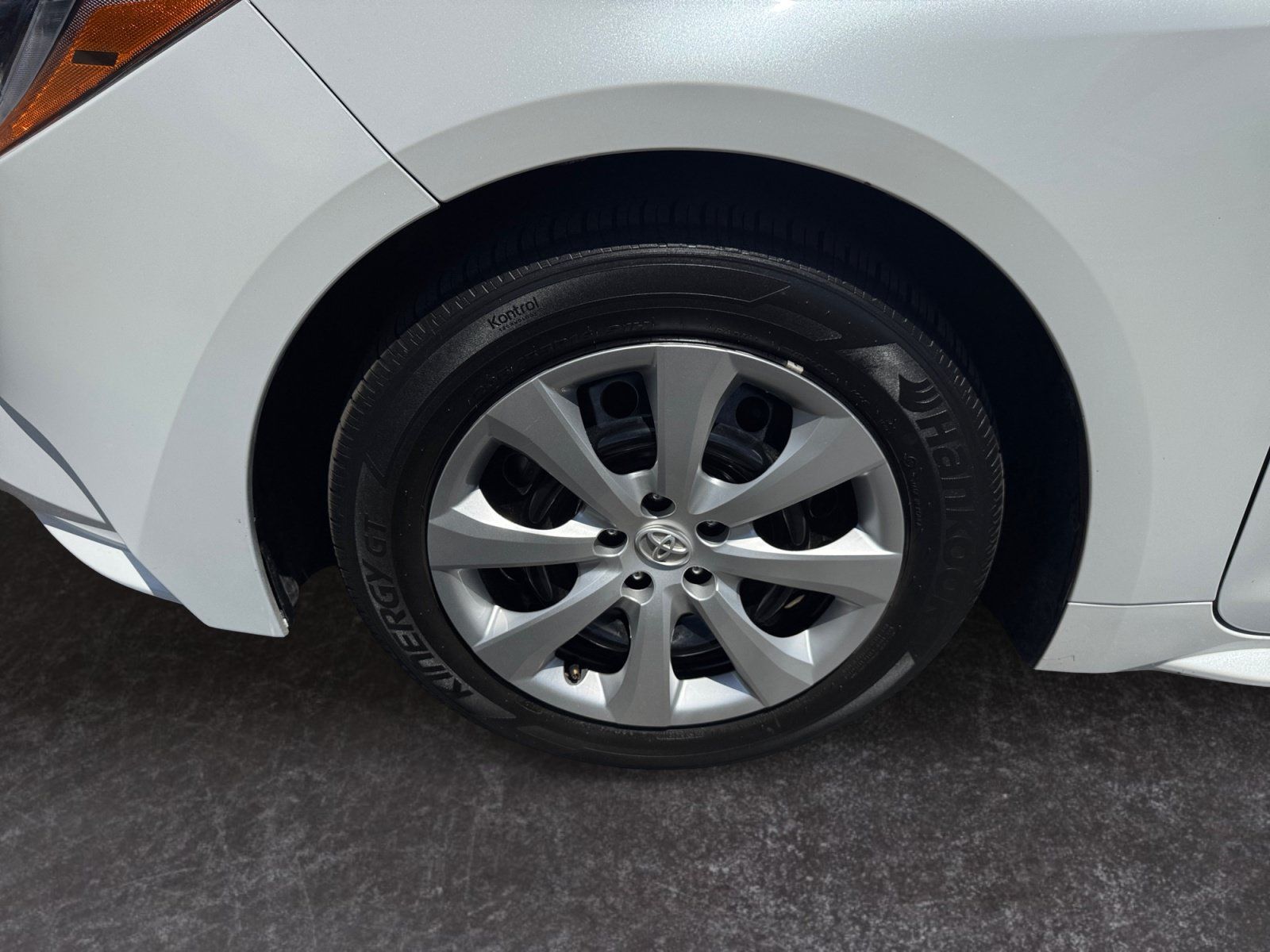 Used 2025 Toyota Corolla LE FWD image 14