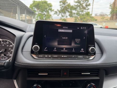 Used 2025 Nissan Rogue SV FWD image 20