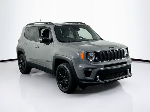 Used 2022 Jeep Renegade Altitude AWD/4WD image 3