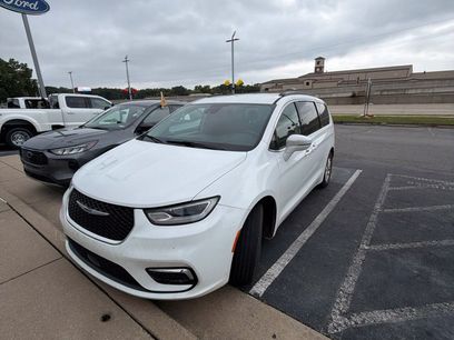 Used 2022 Chrysler Pacifica Touring-L