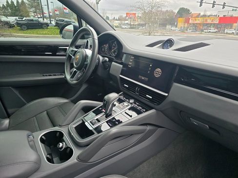 Used 2022 Porsche Cayenne E-Hybrid image 11