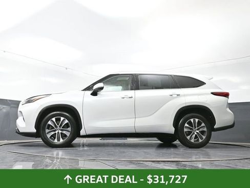 Used 2023 Toyota Highlander XLE FWD image 59