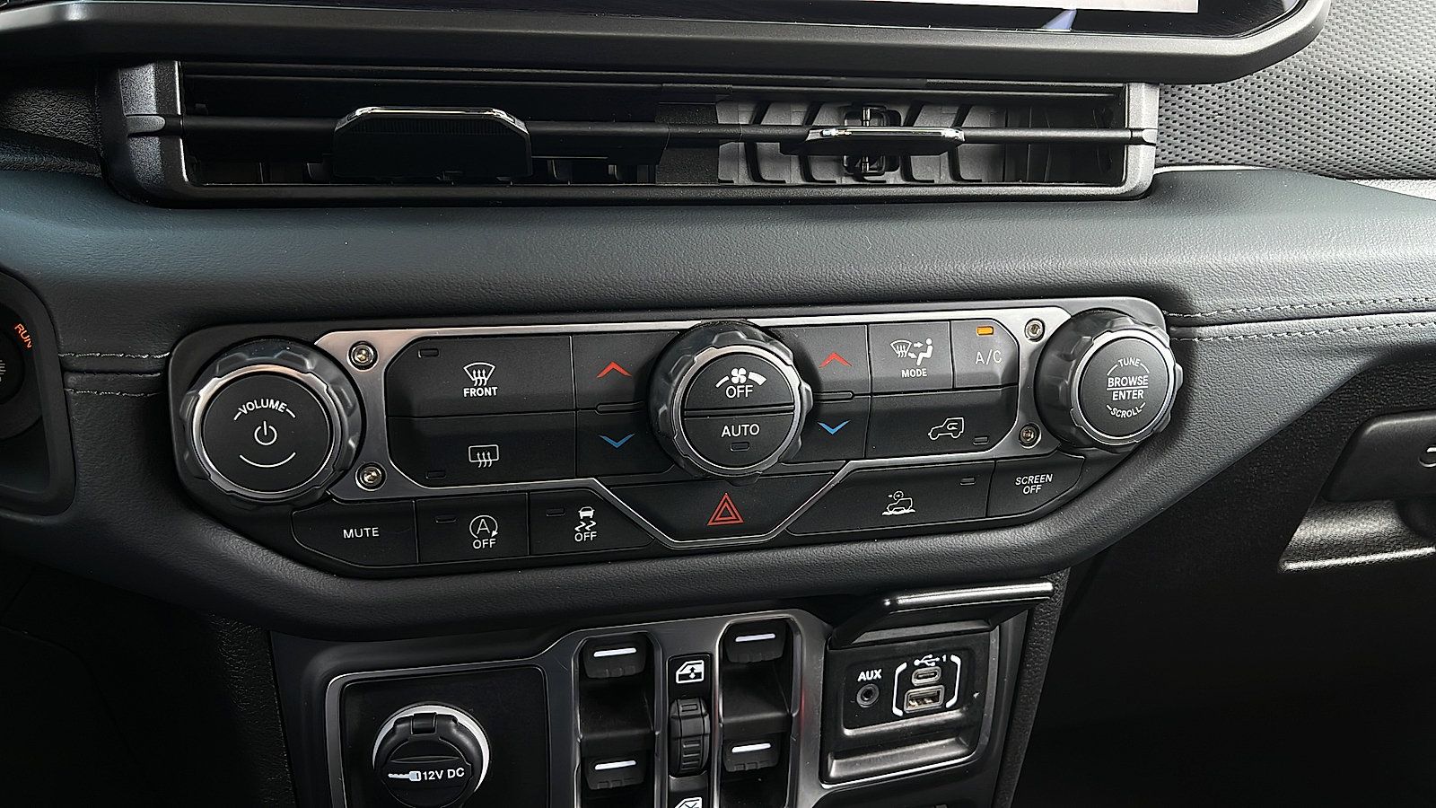 Used 2026 Jeep Gladiator Mojave AWD/4WD image 19