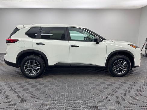 Used 2024 Nissan Rogue S image 5